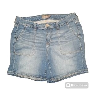 TORRID Woman's Mid Rise Mid Denim  Shorts Size 14